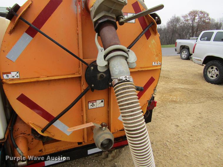 image for item EU9537 2007 Ring Omatic 275 vacuum excavator trailer