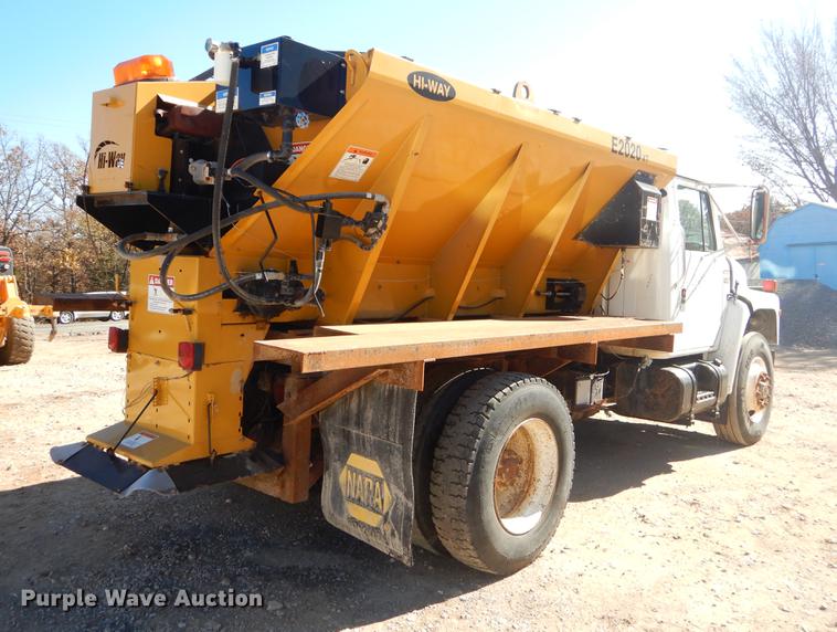 image for item EW9673 1989 International 1954 spreader truck