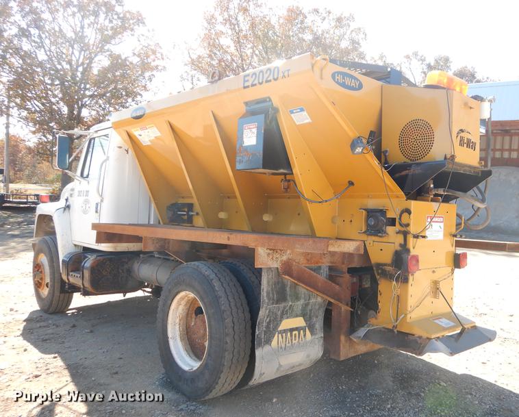 image for item EW9673 1989 International 1954 spreader truck