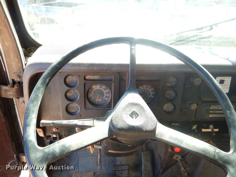 image for item EW9673 1989 International 1954 spreader truck