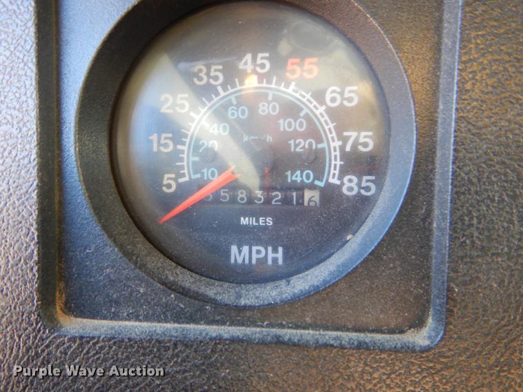 image for item EW9673 1989 International 1954 spreader truck