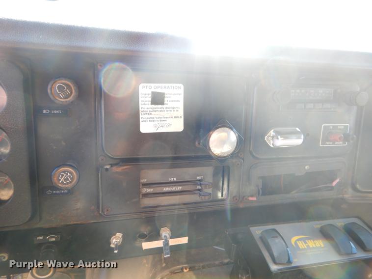 image for item EW9673 1989 International 1954 spreader truck