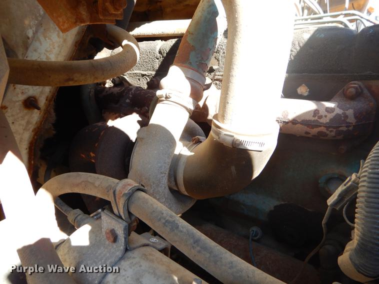 image for item EW9673 1989 International 1954 spreader truck