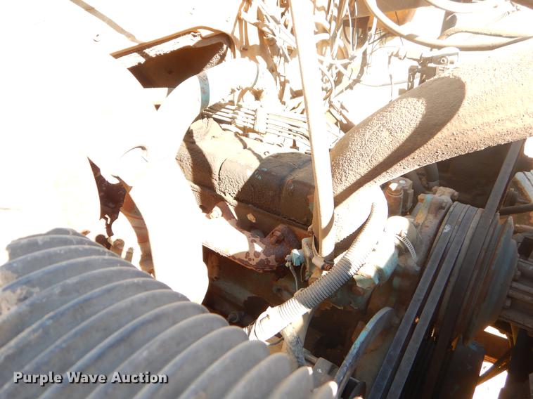 image for item EW9673 1989 International 1954 spreader truck