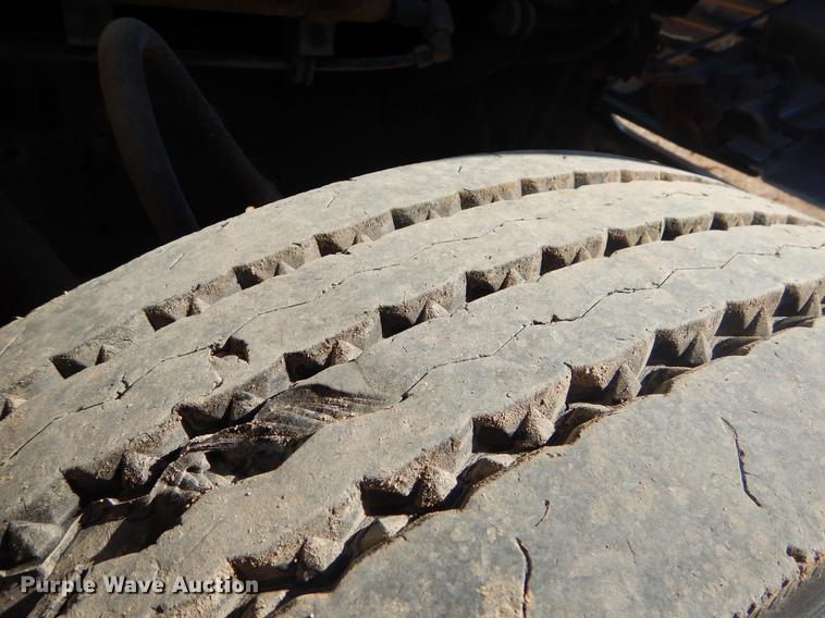 image for item EW9673 1989 International 1954 spreader truck