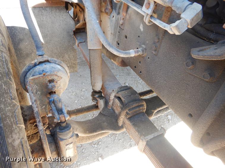 image for item EW9673 1989 International 1954 spreader truck