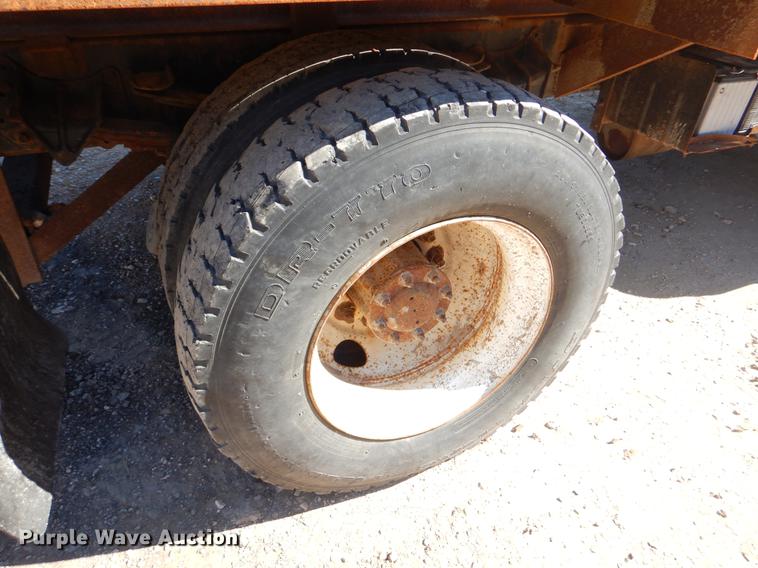 image for item EW9673 1989 International 1954 spreader truck