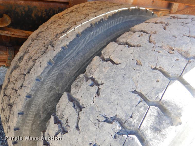 image for item EW9673 1989 International 1954 spreader truck