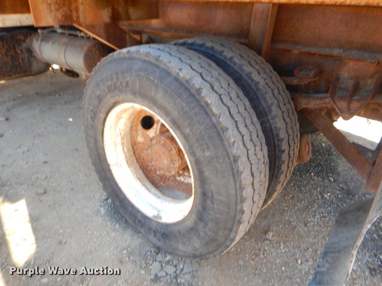 image for item EW9673 1989 International 1954 spreader truck