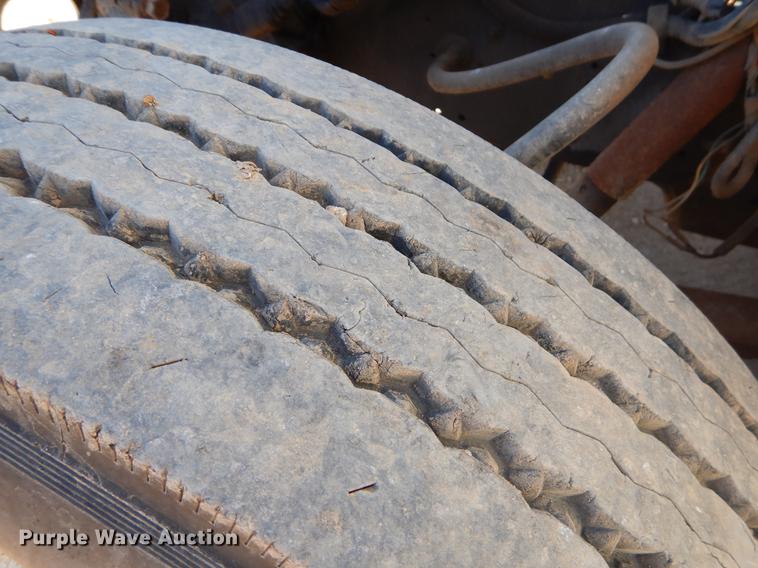 image for item EW9673 1989 International 1954 spreader truck