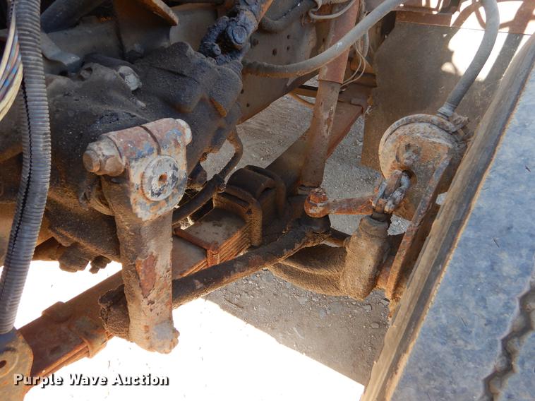 image for item EW9673 1989 International 1954 spreader truck