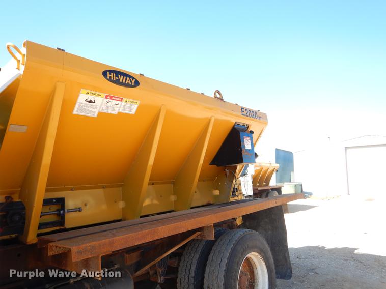 image for item EW9673 1989 International 1954 spreader truck