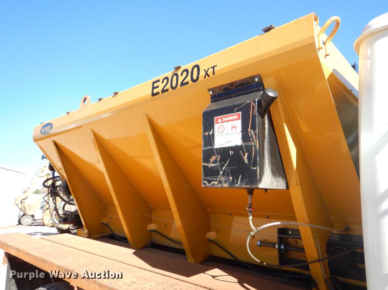 image for item EW9673 1989 International 1954 spreader truck