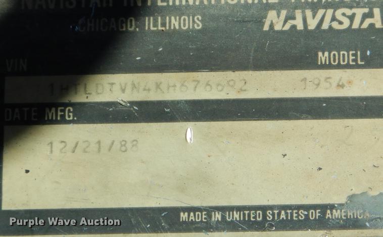 image for item EW9673 1989 International 1954 spreader truck