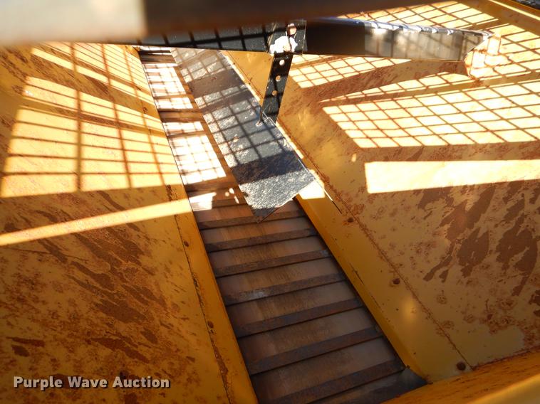 image for item EW9673 1989 International 1954 spreader truck