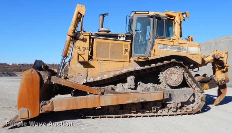 image for item EW9690 2001 Caterpillar D8R Series II dozer