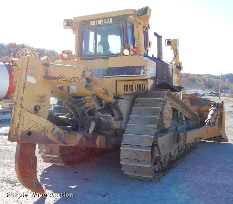 image for item EW9690 2001 Caterpillar D8R Series II dozer