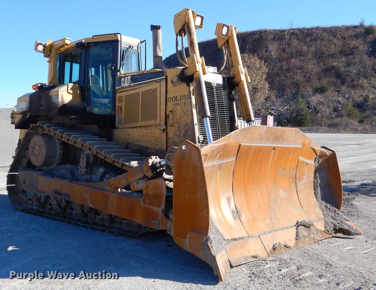 image for item EW9690 2001 Caterpillar D8R Series II dozer