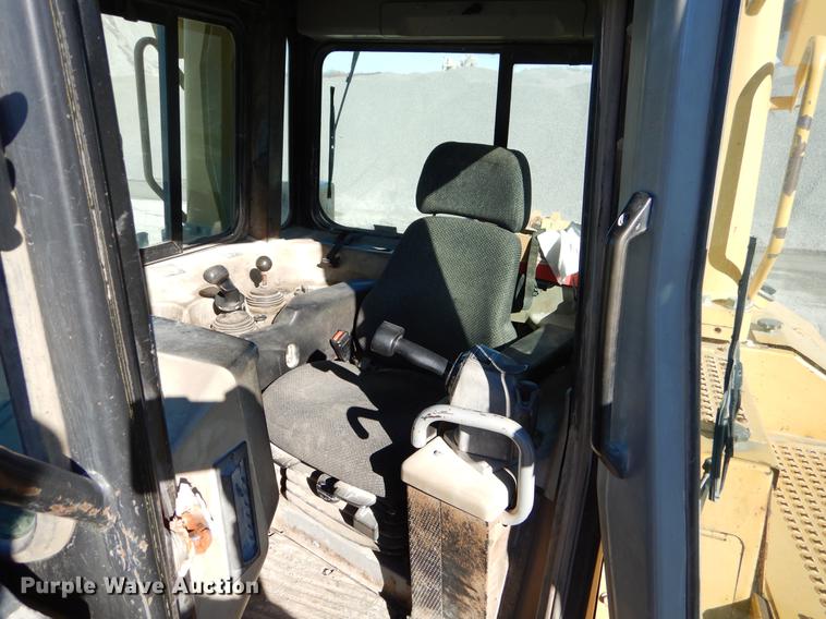 image for item EW9690 2001 Caterpillar D8R Series II dozer