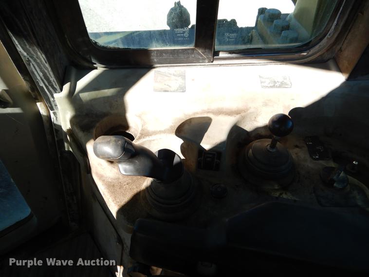 image for item EW9690 2001 Caterpillar D8R Series II dozer