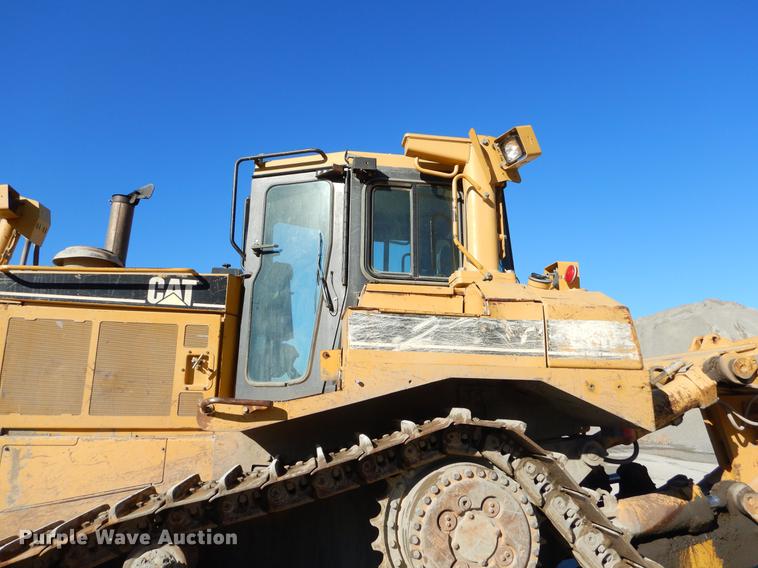 image for item EW9690 2001 Caterpillar D8R Series II dozer