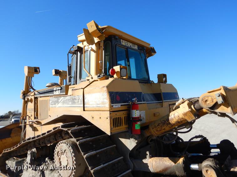 image for item EW9690 2001 Caterpillar D8R Series II dozer