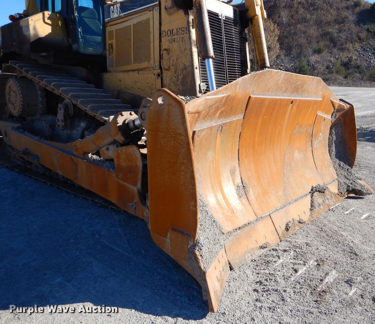 image for item EW9690 2001 Caterpillar D8R Series II dozer