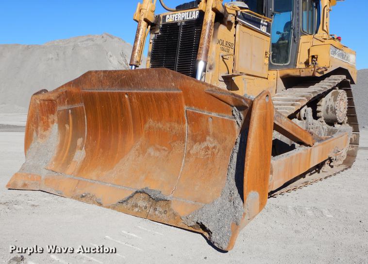 image for item EW9690 2001 Caterpillar D8R Series II dozer