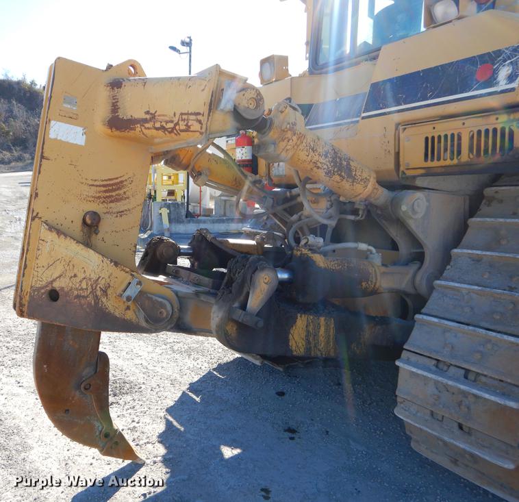 image for item EW9690 2001 Caterpillar D8R Series II dozer