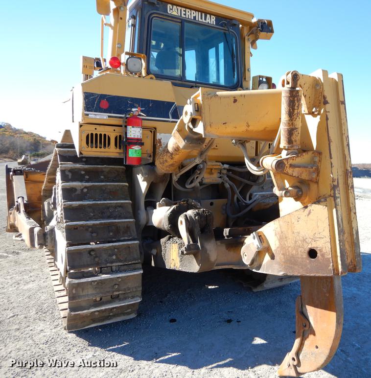 image for item EW9690 2001 Caterpillar D8R Series II dozer