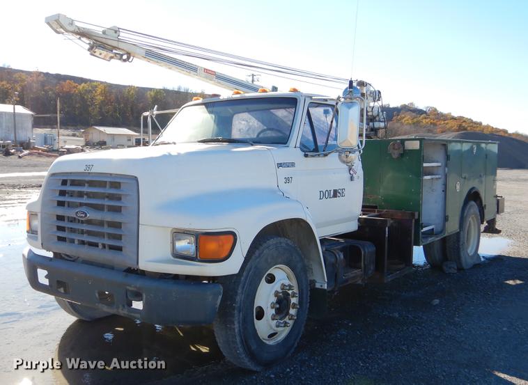 image for item EW9691 1998 Ford F700 service truck with crane