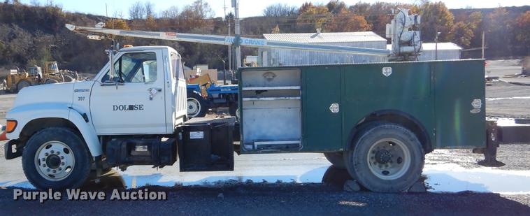 image for item EW9691 1998 Ford F700 service truck with crane