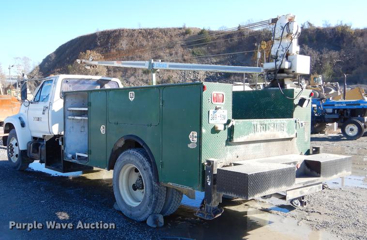image for item EW9691 1998 Ford F700 service truck with crane