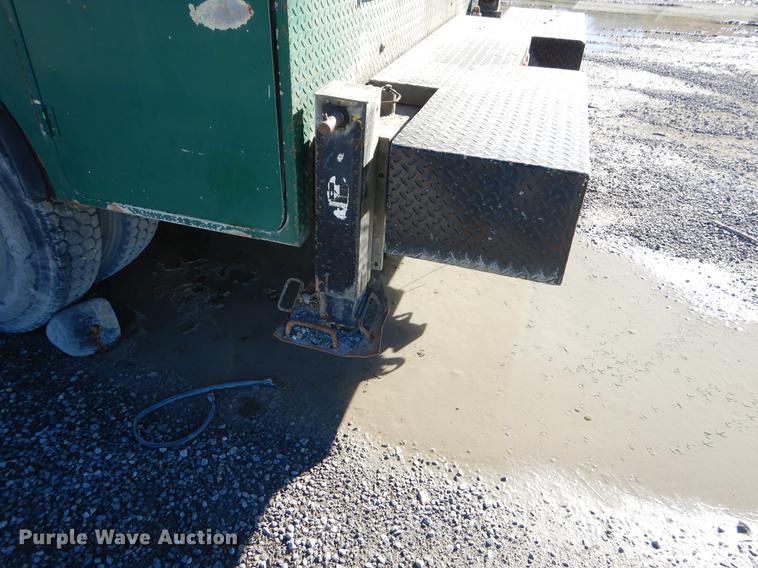 image for item EW9691 1998 Ford F700 service truck with crane
