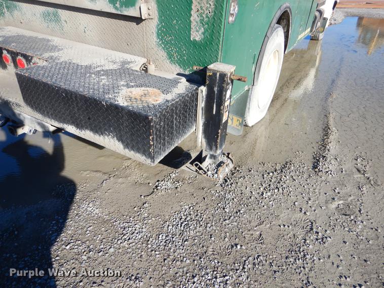 image for item EW9691 1998 Ford F700 service truck with crane