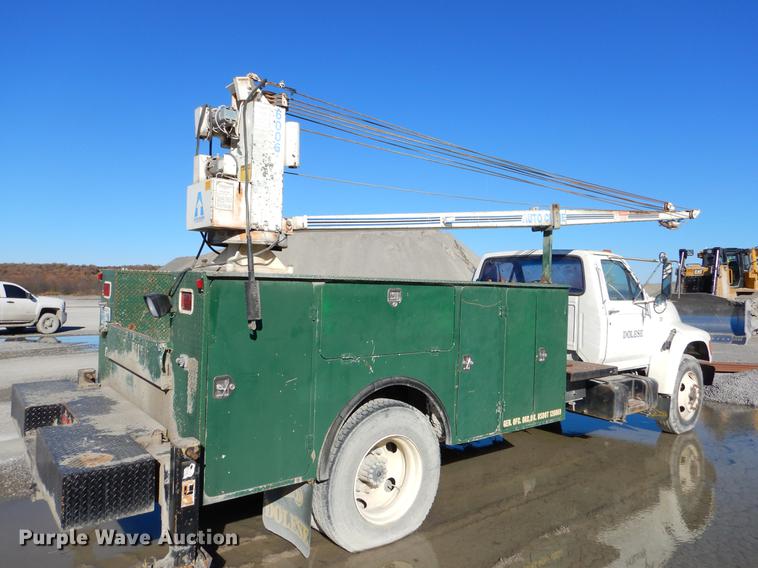 image for item EW9691 1998 Ford F700 service truck with crane