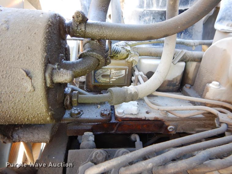 image for item EW9691 1998 Ford F700 service truck with crane