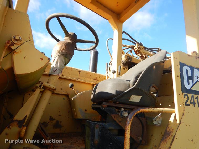 image for item EW9709 Caterpillar 621B conventional scraper