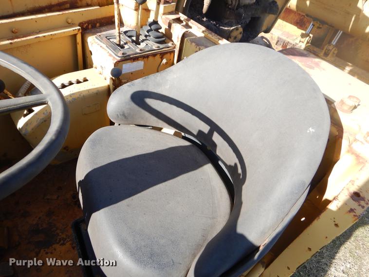 image for item EW9709 Caterpillar 621B conventional scraper