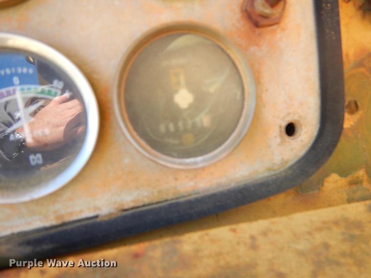 image for item EW9709 Caterpillar 621B conventional scraper