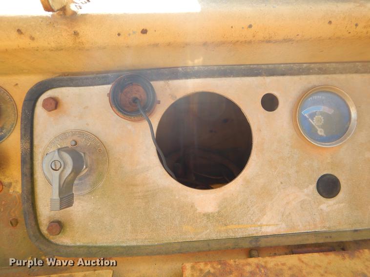image for item EW9709 Caterpillar 621B conventional scraper