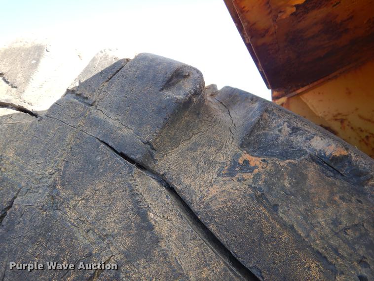 image for item EW9709 Caterpillar 621B conventional scraper