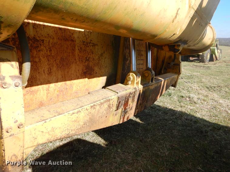 image for item EW9709 Caterpillar 621B conventional scraper