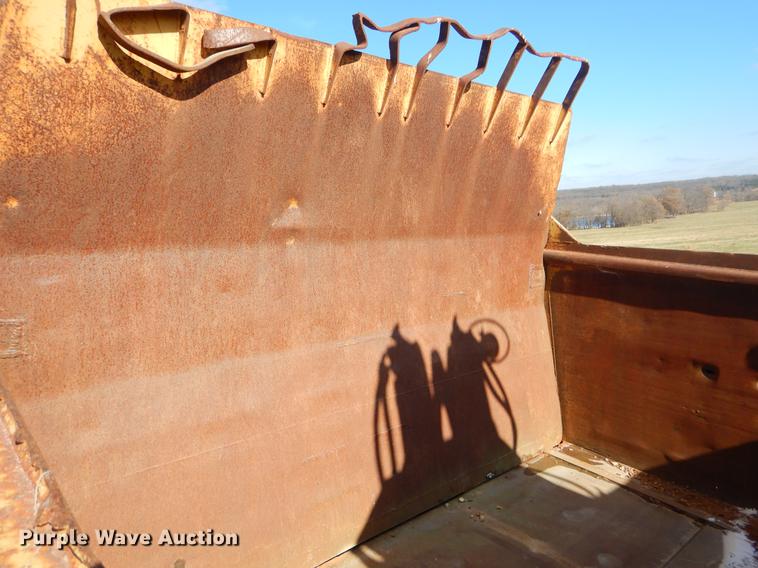 image for item EW9709 Caterpillar 621B conventional scraper