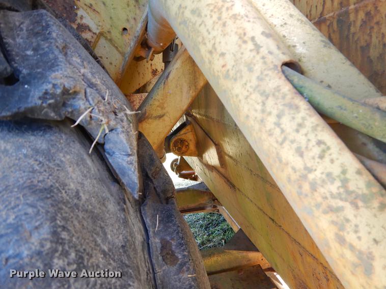 image for item EW9709 Caterpillar 621B conventional scraper