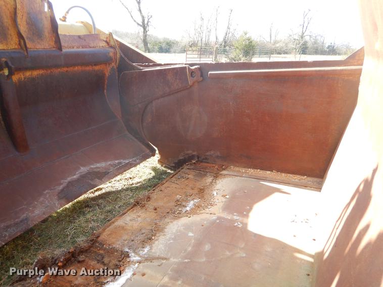 image for item EW9709 Caterpillar 621B conventional scraper