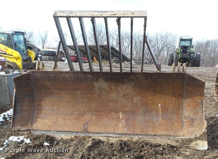 image for item EW9809 Dresser TD15 dozer blade
