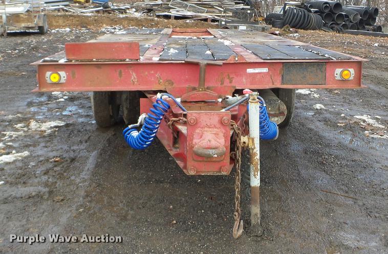 image for item EW9810 1983 Hyster tilt deck equipment trailer