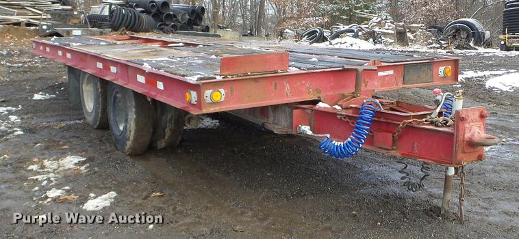 image for item EW9810 1983 Hyster tilt deck equipment trailer