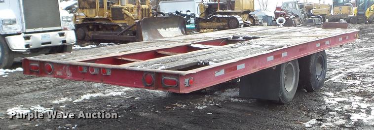 image for item EW9810 1983 Hyster tilt deck equipment trailer